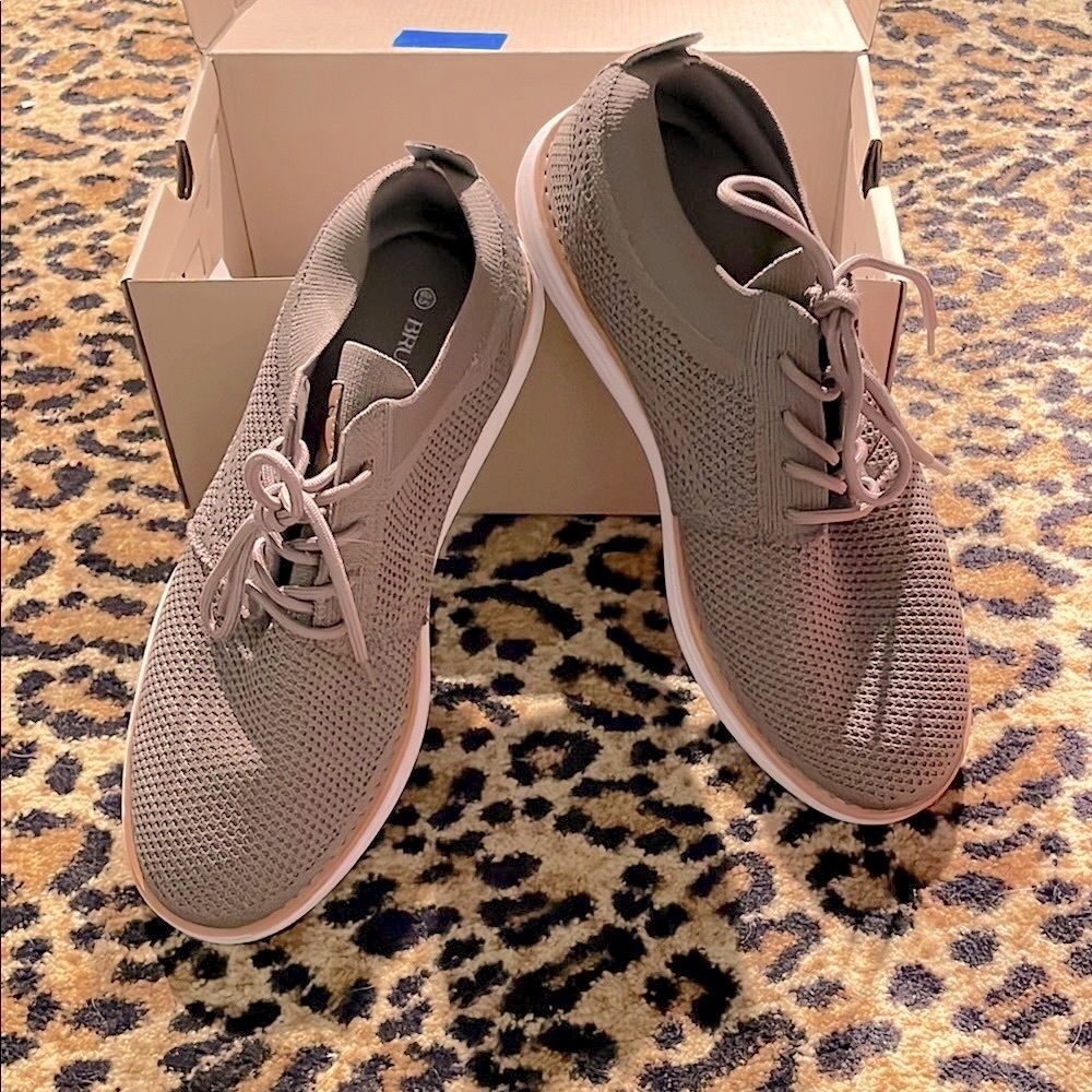 Bruno Marc Men’s Size 8.5 dress shoe